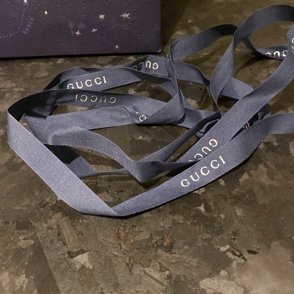 Gucci gift bag with matching gucci ribbon - Picture 2 of 5